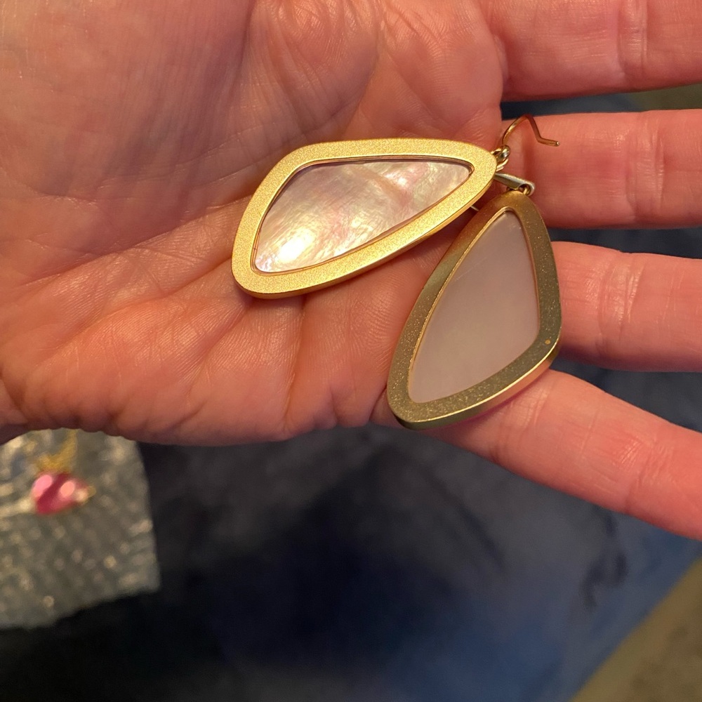 Kendra Scott Pink Pearl Pink Abalone Iridescent Teardrop Earrings - Picture 4 of 6